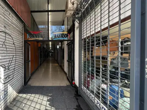 Local en Mar Del Plata en galería sobre Av Pedro Luro 3000