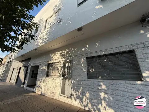 PH ENTRADA INDEPENDIENTE - PLANTA BAJA CON ESPACIO DESCUBIERTO