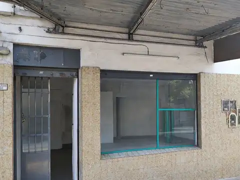 VENTA LOCAL AMPLIO FRENTE CALLE DE INTENSO TRAFICO