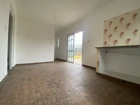 Casa 2 ambientes con 1 baño