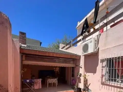 Casa en Ramos Mejia, tres ambientes.