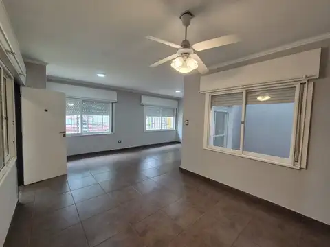 Casa 7 ambientes con 1 baño