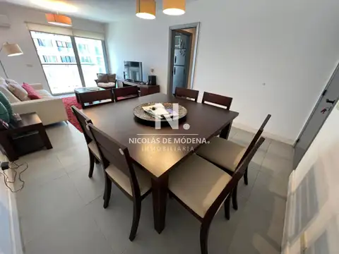 Apartamento de 2 dormitorios 2 baños, en venta. Parrillero.