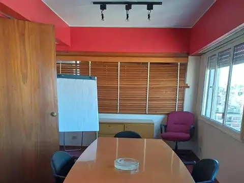 Oficina 6 ambientes con 2 baños