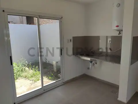Casa 2 ambientes con 1 baño