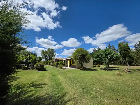Casa 8 ambientes con 2 baños