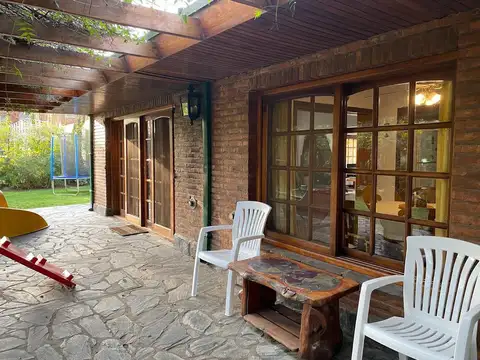 Casa en Venta con 8 cocheras