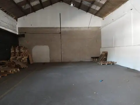 Depósito - Jose León Suarez 204 M2