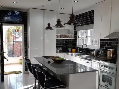 Casa 6 ambientes con 3 baños