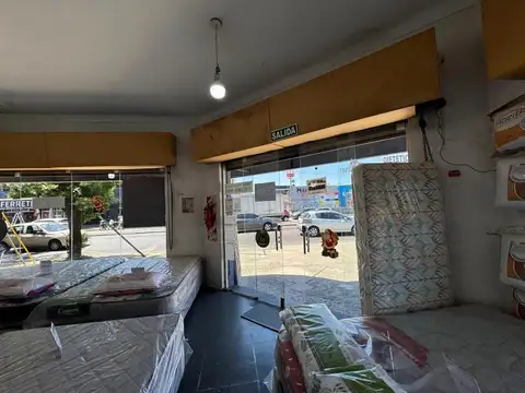 ALQUILER LOCAL EN ESQUINA SOBRE RUTA 8