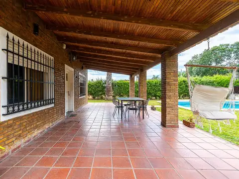 Casa en Venta con 2 cocheras