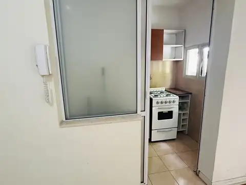 Palermo Nuevo, Oro al 2700,1 1/2 Amb, Frente 30 m2, Bcón Fcés, Coc indep, Bño c/ bañera.