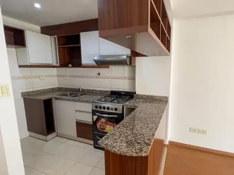 Departamento de 3 ambientes al frente con Balcón, dos baños.