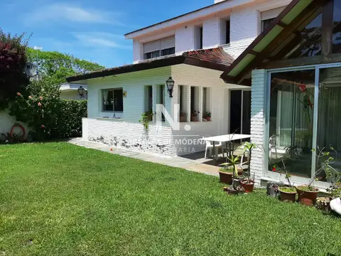 Casa en Venta en Playa Mansa, USD 340.000