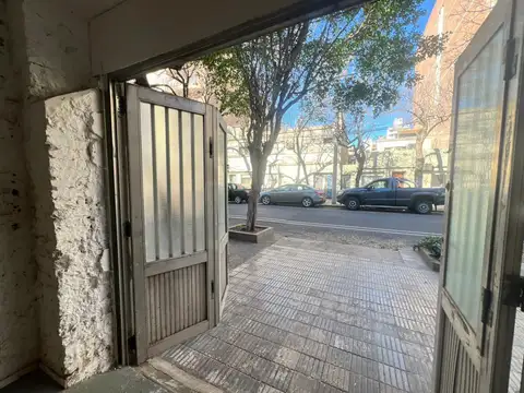 Oficina en Alquiler con 2 cocheras