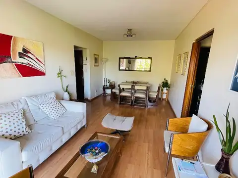 EXCELENTE DEPARTAMENTO 4 AMBIENTES CON DOS BALCONES. 