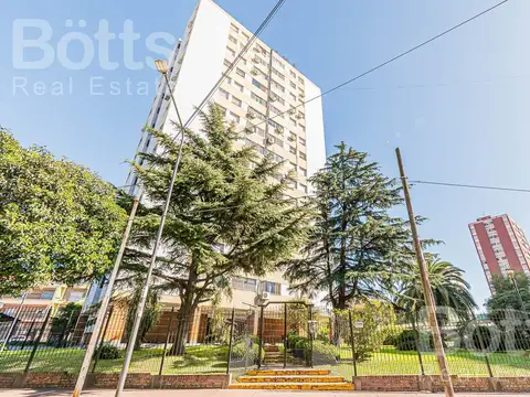 Departamento 3 amb. Con balcon y cochera