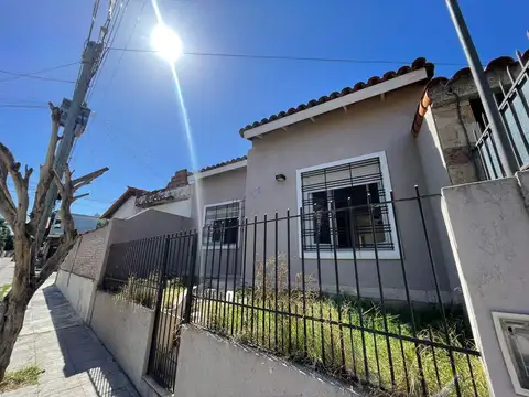 VENTA CASA 3 AMBIENTES EN  BERNAL GRAN OPORTUNIDA APTO CRÉDITO