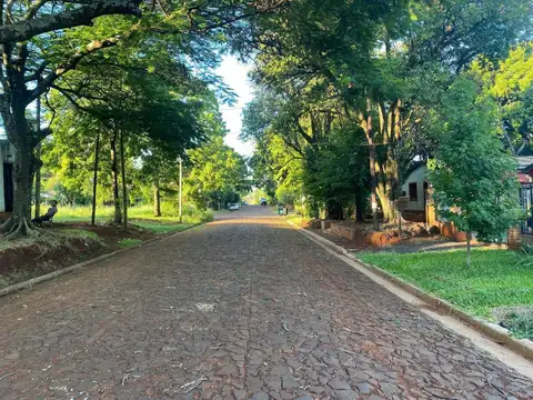 VENDO CASA COLONIAL EN EXCELENTE BARRIO, POSADAS MNES