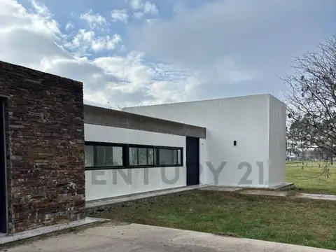VENDEMOS CASA A TERMINAR EN CAMPOS DE ROCA II