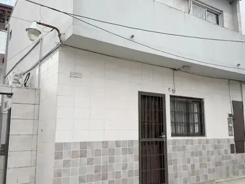 DEPARTAMENTO 2 AMBIENTES- TIPO CASA CON ENTRADA INDEPENDIENTE- PLANTA BAJA- EXCELENTE-