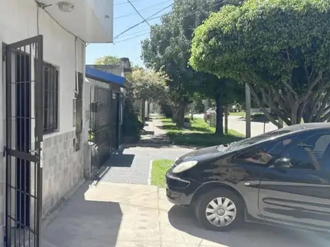 DEPARTAMENTO 2 AMBIENTES- TIPO CASA CON ENTRADA INDEPENDIENTE- PLANTA BAJA- EXCELENTE-