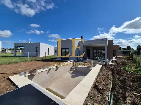 Casa 4 ambientes con 3 baños