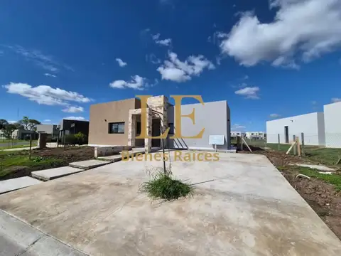 VENTA CASA SANTA ELISA -PILAR DEL ESTE