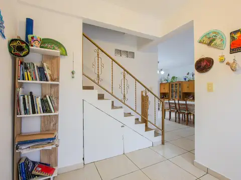 Casa en Venta con 3 cocheras