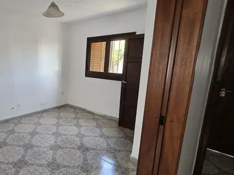 ALQUILER CASA ALTO ALBERDI 2 DORM PATIO Y TERRAZA