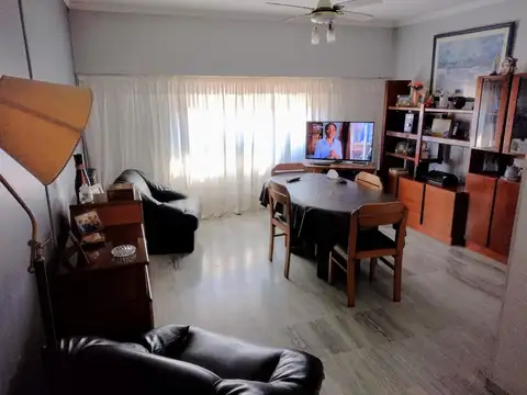 LINDO DEPTO 3 AMB EN LINIERS C/ COCINA SEPARADA IMPECABLE!