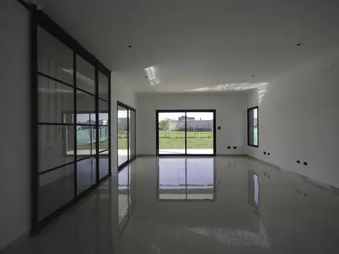 Casa en Venta en Presidente Derqui, USD 245.000