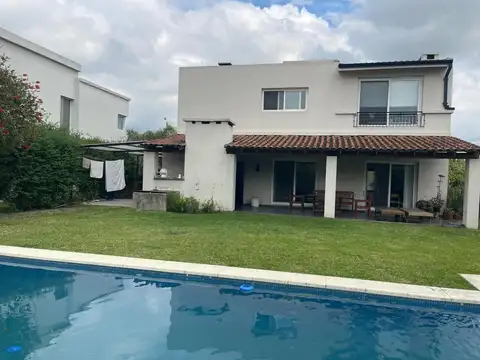 Casa en Alquiler Temporal con 2 cocheras