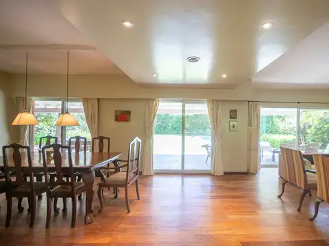 Casa en Venta con 4 cocheras