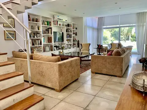 Casa en Alquiler Temporal con 3 cocheras