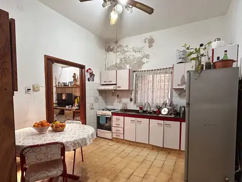 CASA 4 AMB CON COCHERA JARDIN Y LOCAL LANUS OESTE