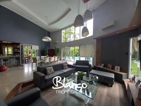 Casa 4 ambientes con 4 baños