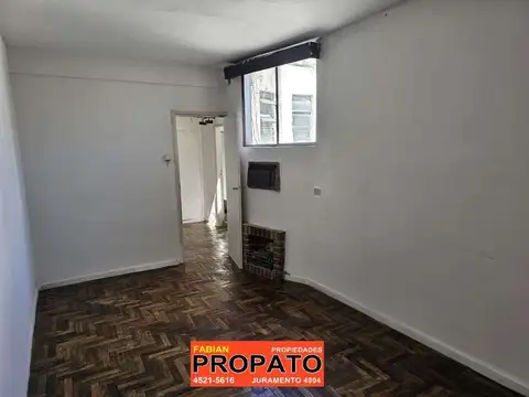 Departamento 2 ambientes en un segundo piso por escalera interno pero luminoso con cocina separada!