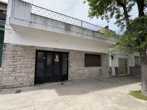Casa sobre lote propio-Venta-Parque Chacabuco