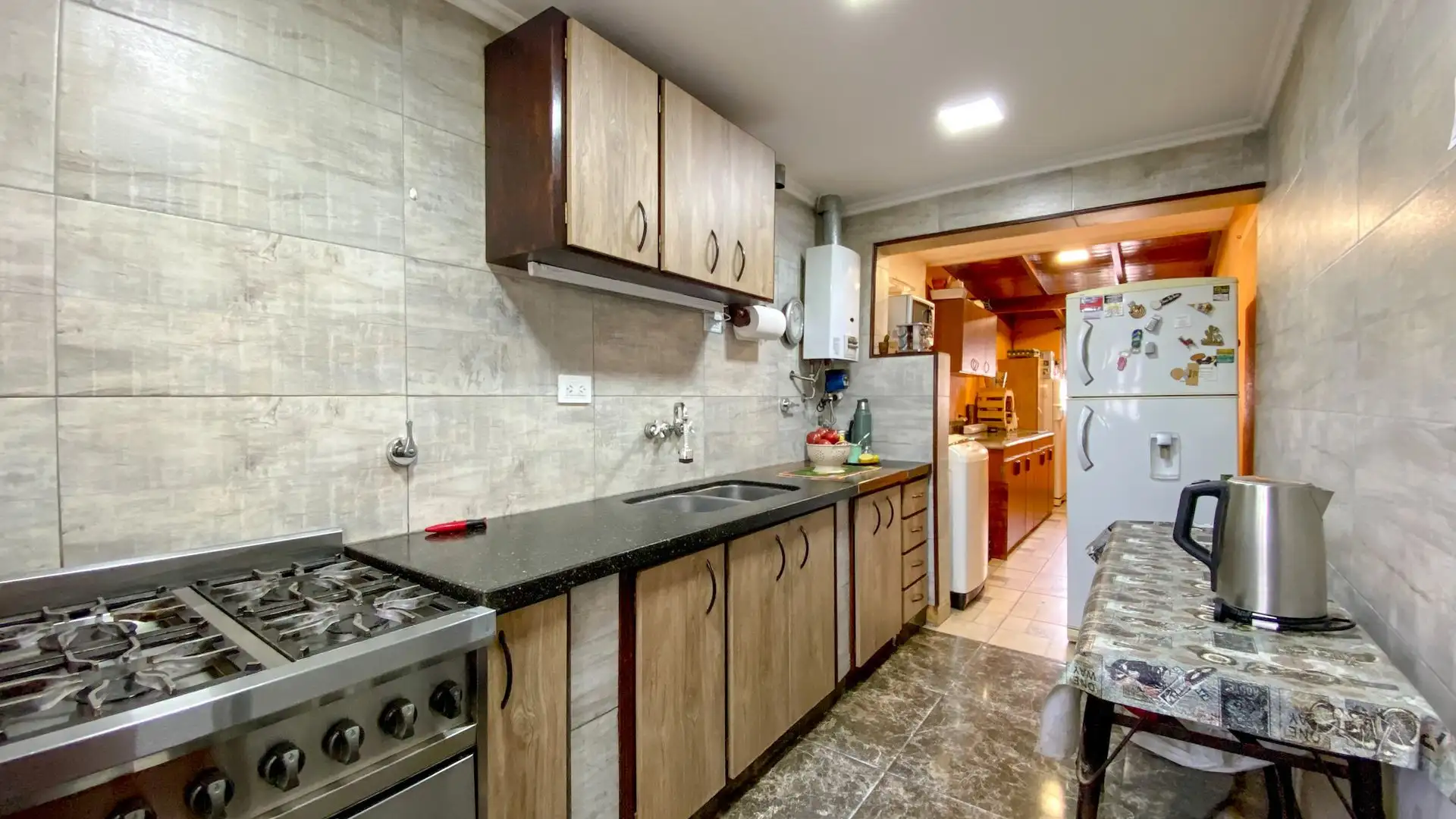 VENTA CASA 4 AMB. CON COCHERA Y PARQUE