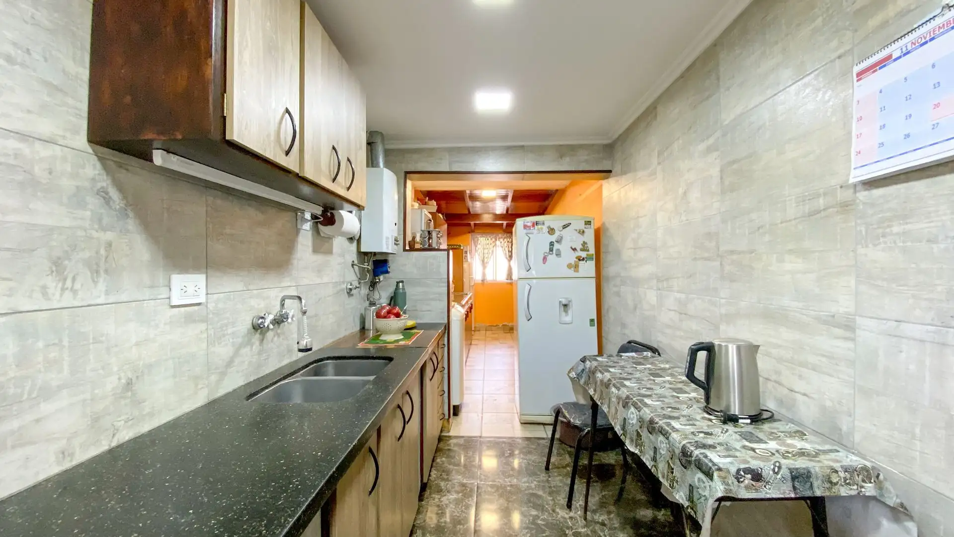 VENTA CASA 4 AMB. CON COCHERA Y PARQUE