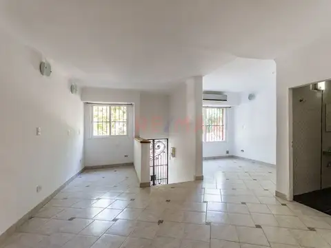 Depto Tipo Casa en Venta en Flores, USD 150.000