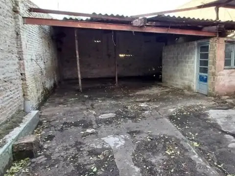 Venta. Local comercial con terreno y deposito.