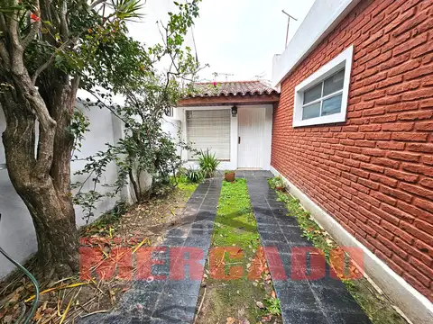 Italia al 4600 entre Alvear y Pueyrredon