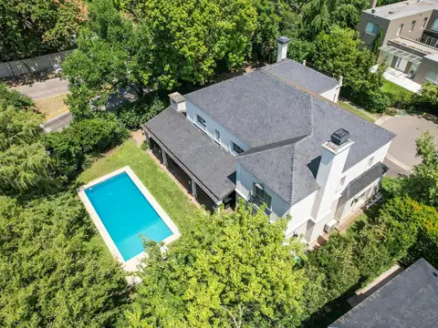 Casa en Venta con 6 cocheras