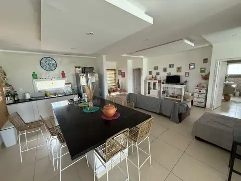 Casa 4 ambientes con 3 baños