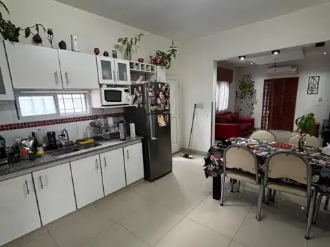 Casa 3 ambientes con 2 baños