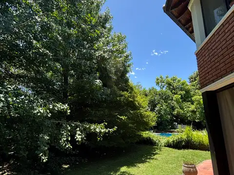 Casa 6 ambientes con 4 baños