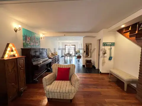 VENTA CASA 4 AMBIENTES CON PARQUE Y PILETA EN ITUZAINGO