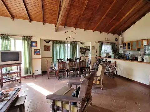 ¡Oportunidad en Las Lajas! Casa Cuatro Ambientes con Pileta